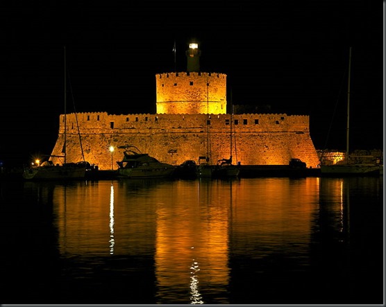 800px-Saint_Nicolas_Fort_Rhodes_Harbour_night